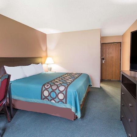 Super 8 By Wyndham Austin Mn Hotell Exteriör bild