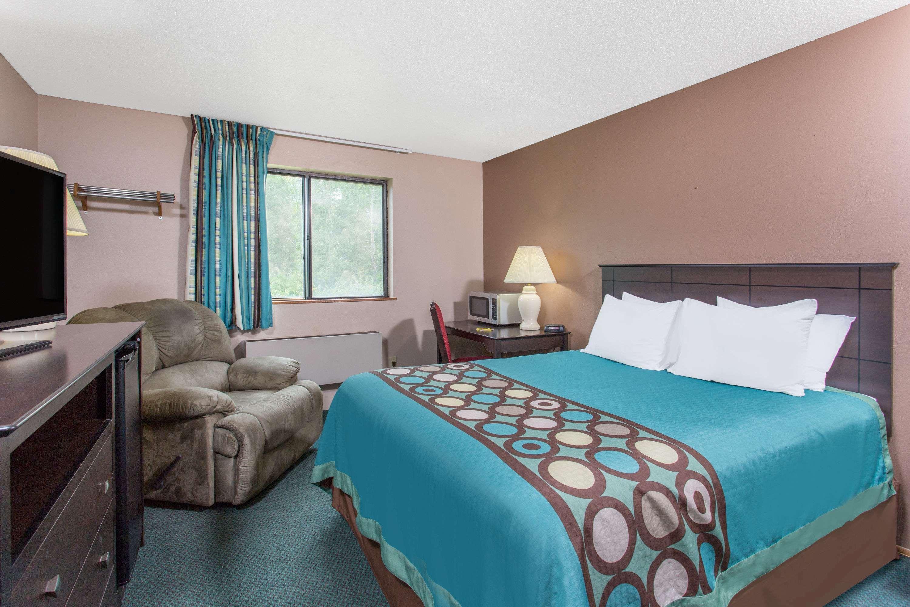 Super 8 By Wyndham Austin Mn Hotell Exteriör bild