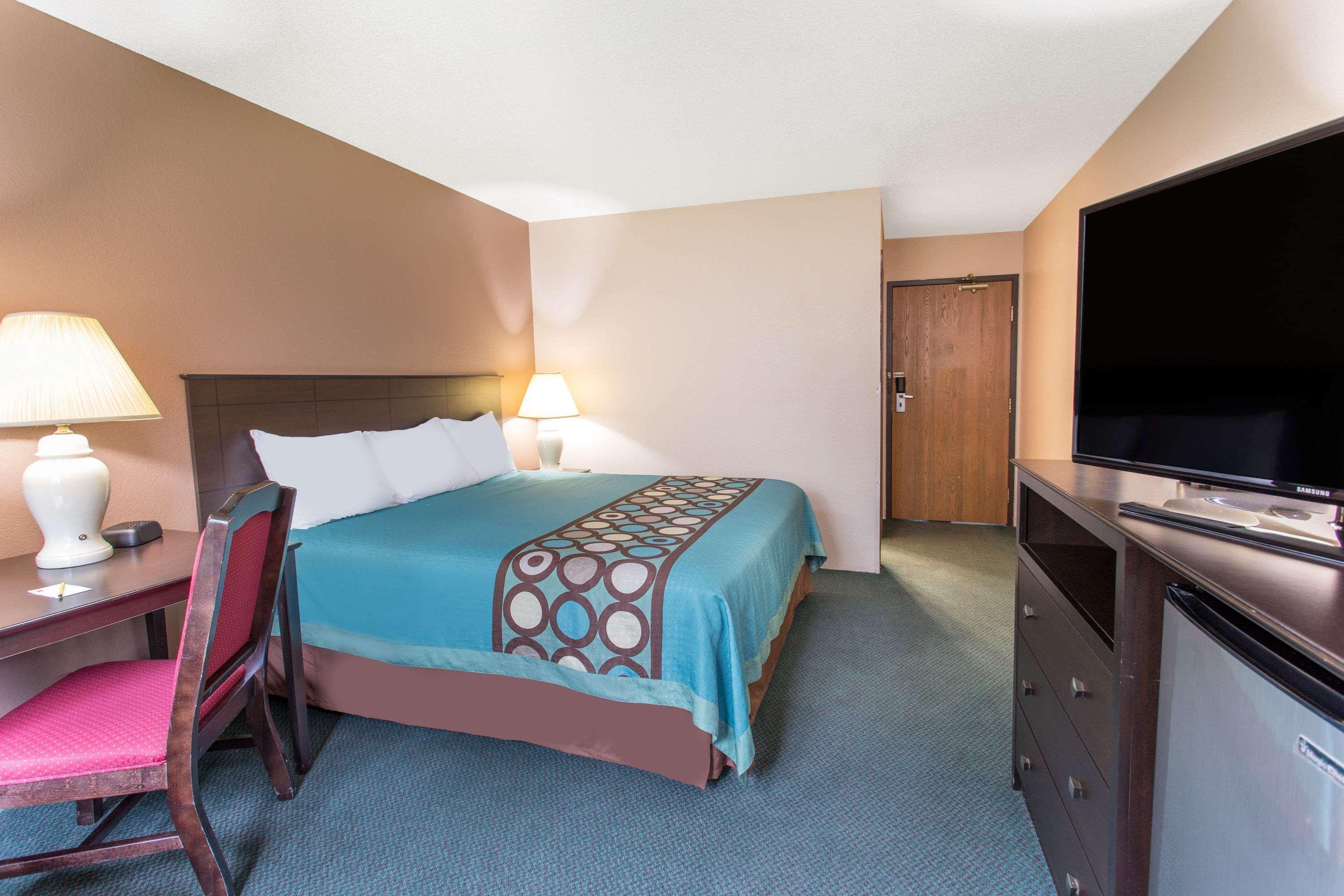 Super 8 By Wyndham Austin Mn Hotell Exteriör bild