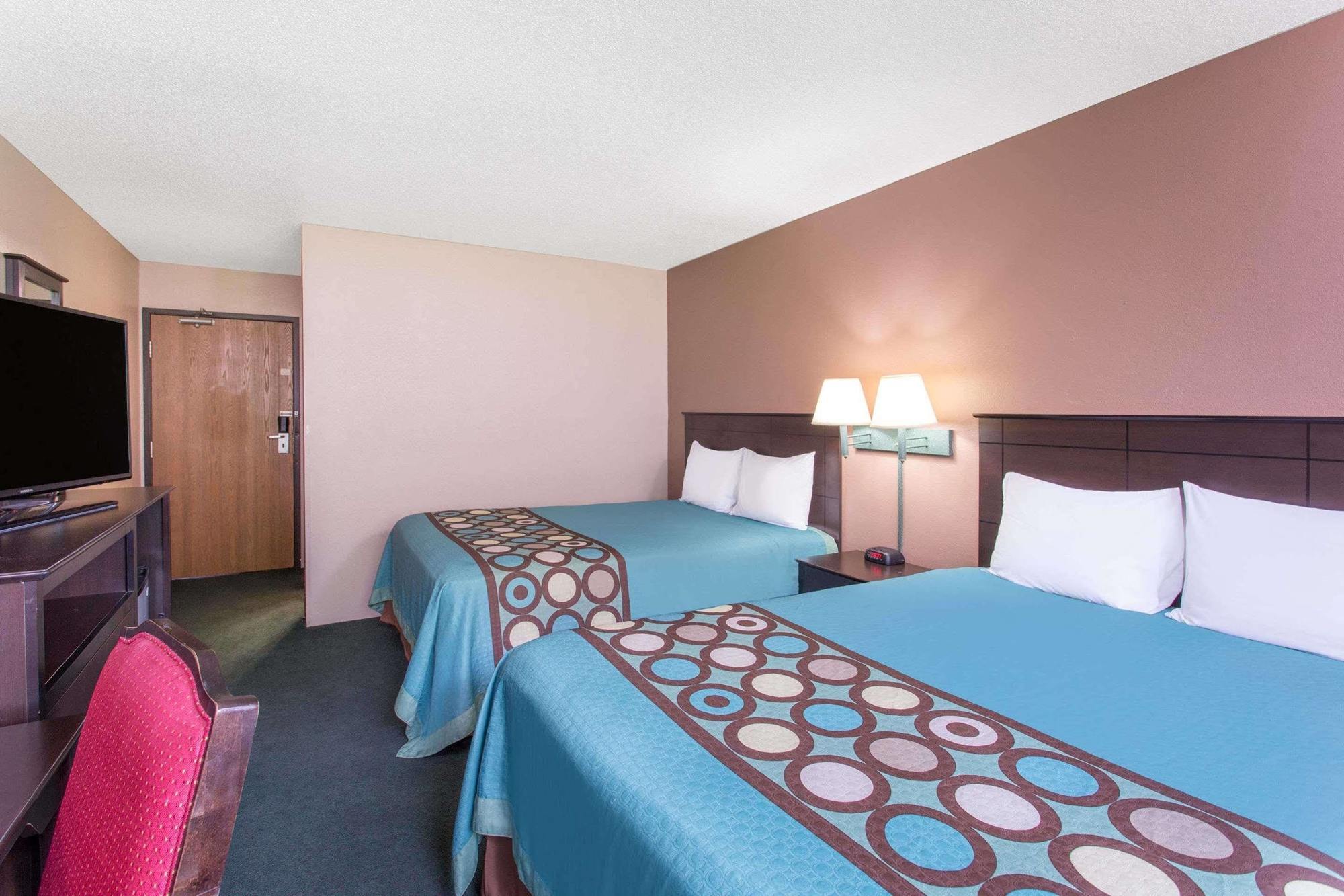 Super 8 By Wyndham Austin Mn Hotell Exteriör bild